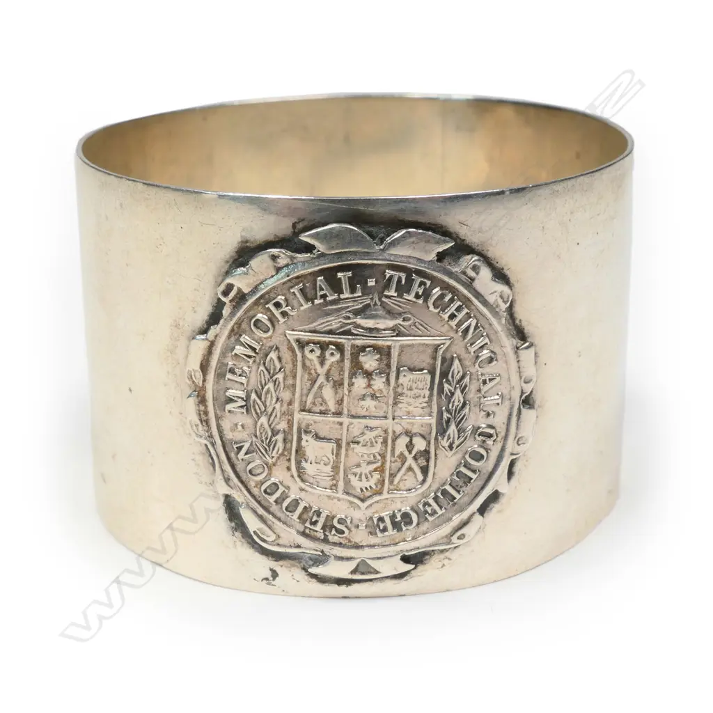 Young & Co. (Auckland) silver napkin ring, Image 1++